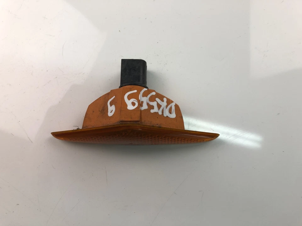 FORD MONDEO III B5Y 74701 Front Fender Turn Signal 2001 17896781 - Immagine 2 di 4