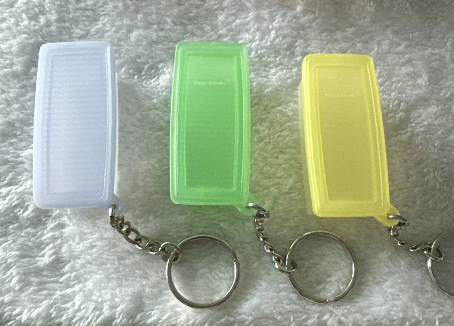 3 TUPPERWARE Fridge Smart Keychains Bread Clear w Lilac & Yellow Lid & Green New
Opens in a new wind