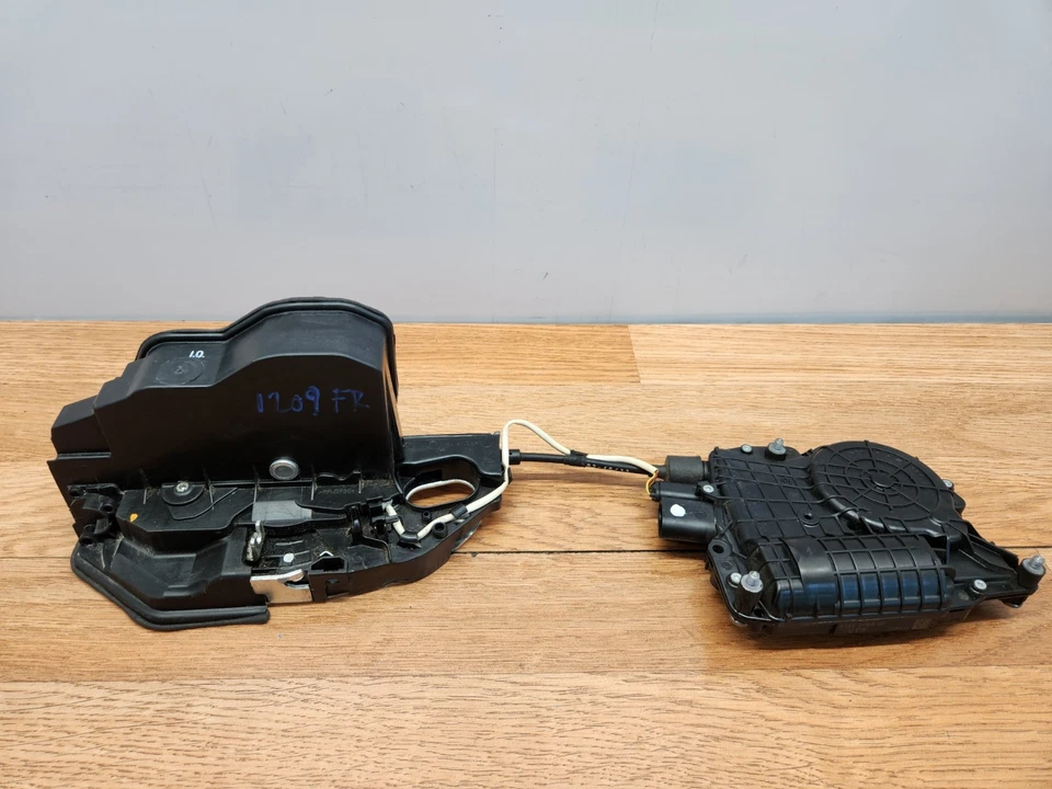 ✅ Actuador de cierre de cerradura de puerta de pasajero delantero derecho OEM BMW F01 F02 740 750 760 B7 Foto 2 de 4