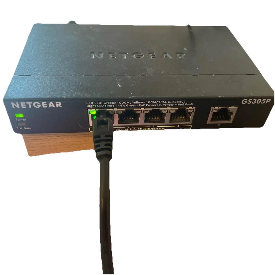 NETGEAR GS305P 5-Ports PoE Ethernet Switch - Black (GS305P-200UKS) - Image 2 of 4