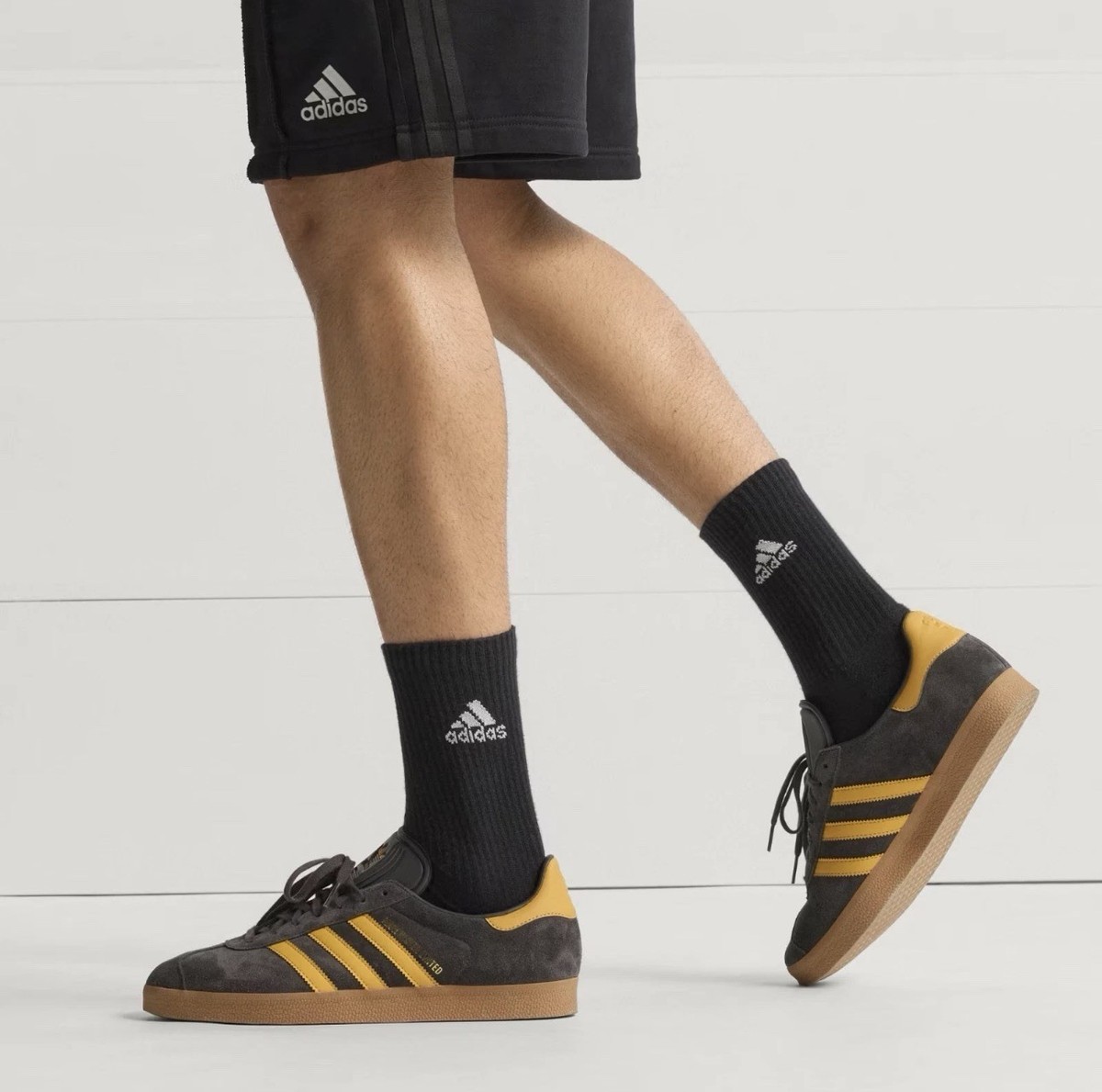 Adidas Gazelle Manchester United Utility Black Preloved Yellow Gum JR1410  Size 8 | eBay