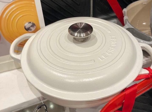 Neu Le Creuset Emailliertes Gusseisen Signatur in Mattweiß Ofen, 2 1/2 Quart - Bild 1 von 3