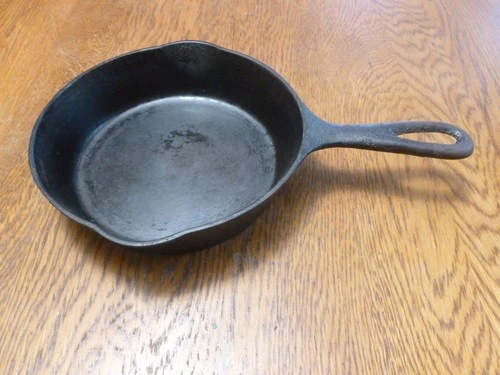 Wagner Ware “Sidney”  -0-  Cast Iron Skillet 7"