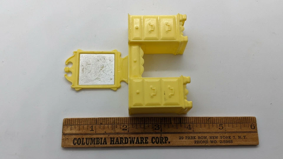 MARX: Yellow VANITY DESK MIRROR Dollhouse FURNITURE, Plastic USA Vintage - Image 2 of 4