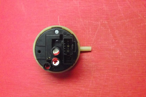 Waschmaschine HOTPOINT BHWM149 UK Wasserdruckschalter