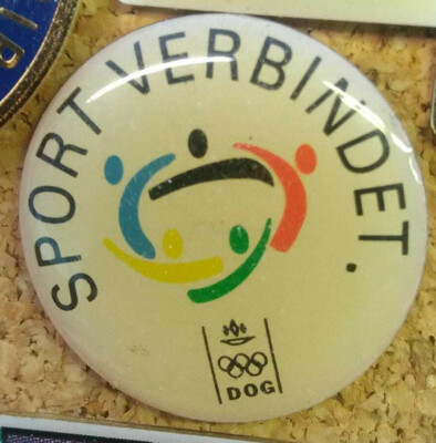  Pin ''Sport Connects'' DOG Olymia