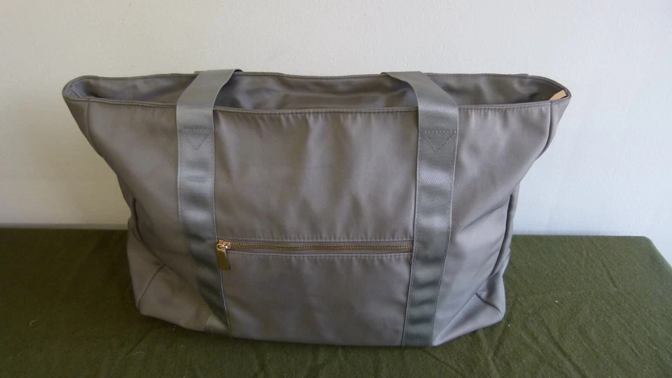 Badgley Mischka Travel Tote Weekender Bag Gray Color - Image 4 of 4