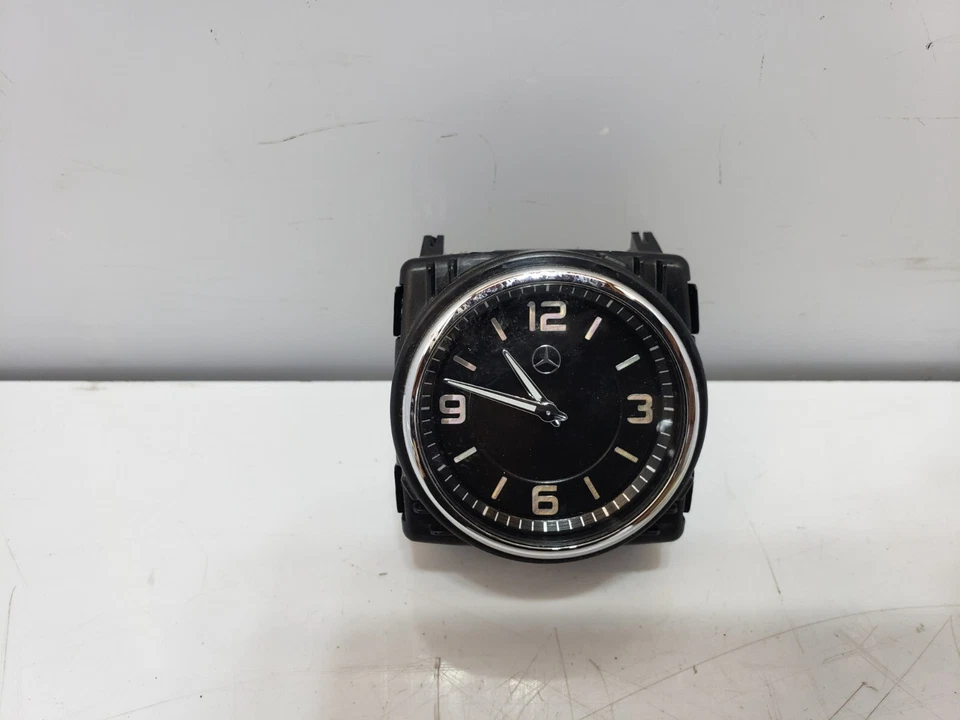✅ 2014-2017 OEM Mercedes Benz W222 S550 Center Dash Vent Clock - Image 2 of 4