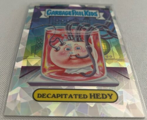 2021 Topps Garbage Pail Kids Chrome Decapitated Hedy Atomic Refractor #160a - Picture 1 of 3