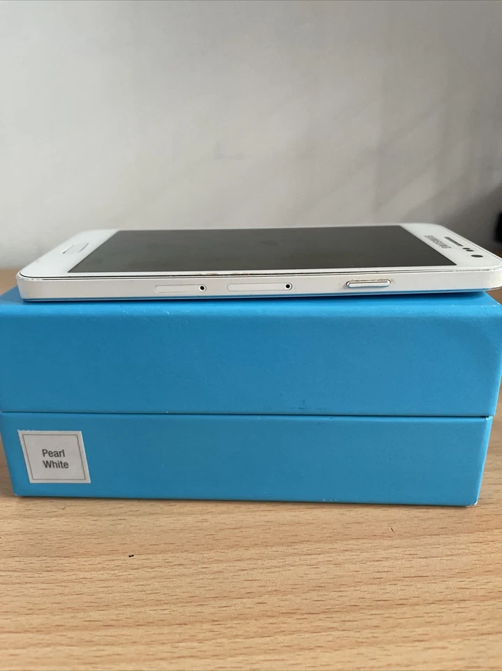 Samsung Galaxy A3 SM-A300FU Unlocked White 16GB Smartphone - Image 3 of 4