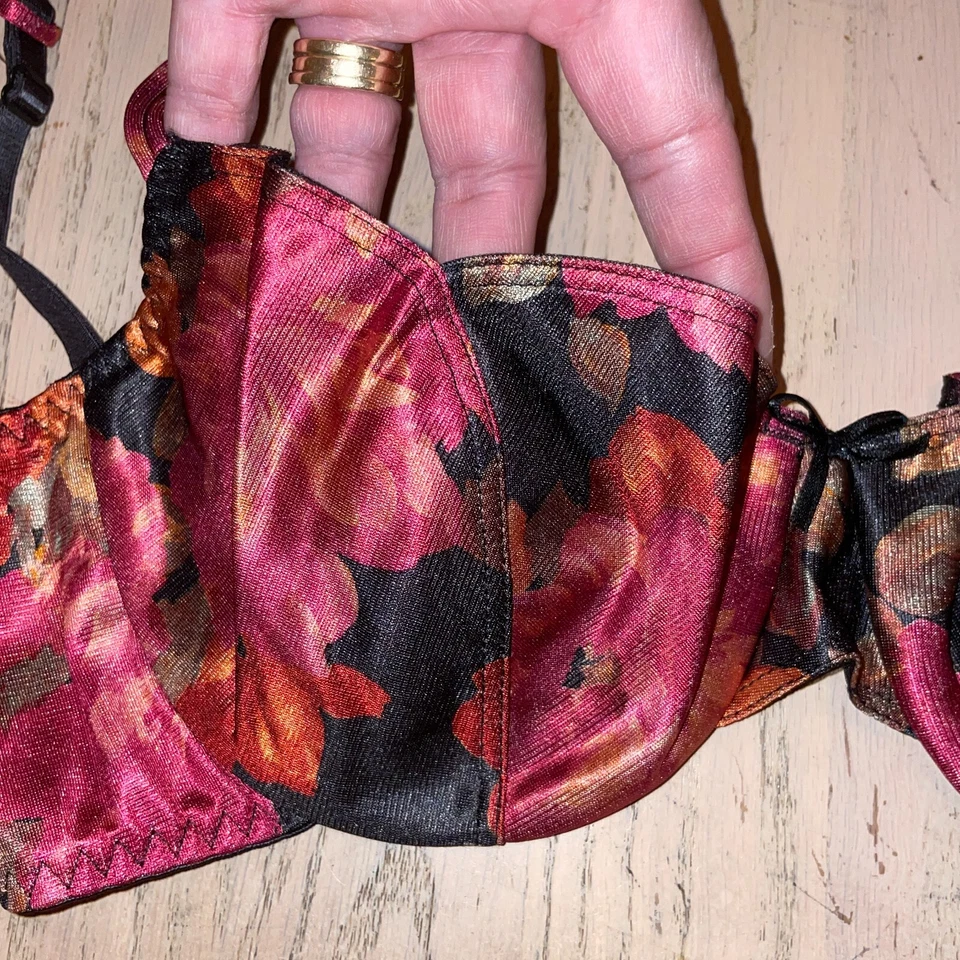 Sujetador De Colección Delicado Con Aros Talla 36B Negro Floral Rosa Sin Forro Doble Correa Foto 3 de 4