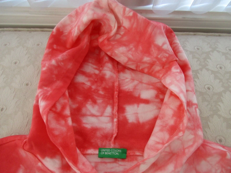 全新带标签 United Colors of Benetton 女孩可爱橙色扎染连帽衫上衣,尺寸 US 11/12 — 第 4/4 张图片