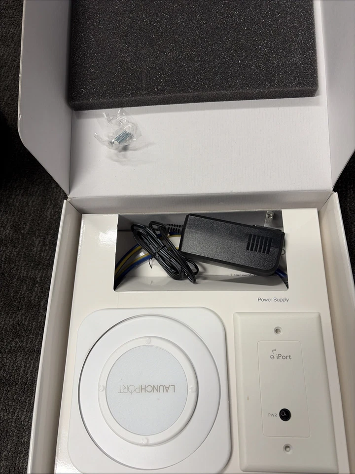 iPort Launchport Wall Station Ipad Charging Mount (Only) in White Model 70142 - Image 3 of 4