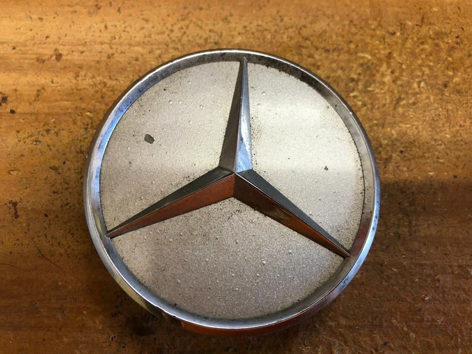 Mercedes-Benz Products : 1990, 1991, 1992 - 2020, 2 7/8-inch, Chrome & Silver - Imagem 3 de 4