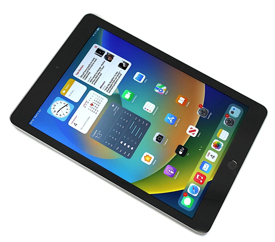 Apple iPad 5th Generation Tablet, 32GB, WiFi, Space Grey, A1822 - Image 3 of 4