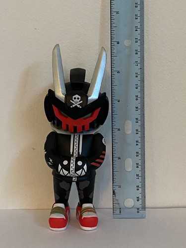 Quiccs X Kidrobot TEQ63 Titan Edition 6" Vinyl Figure Artist Series Martian Toys - Picture 3 of 4