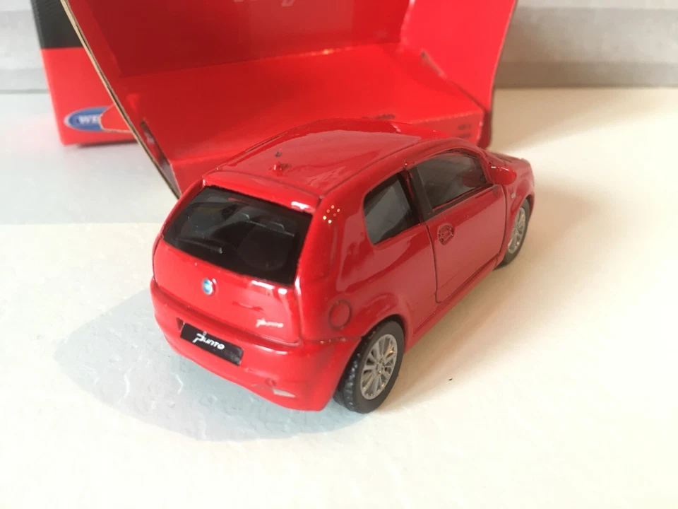FIAT GRANDE PUNTO 3 porte 1/43 WELLY NEX automodello modellino METALLO rossa - Immagine 3 di 4