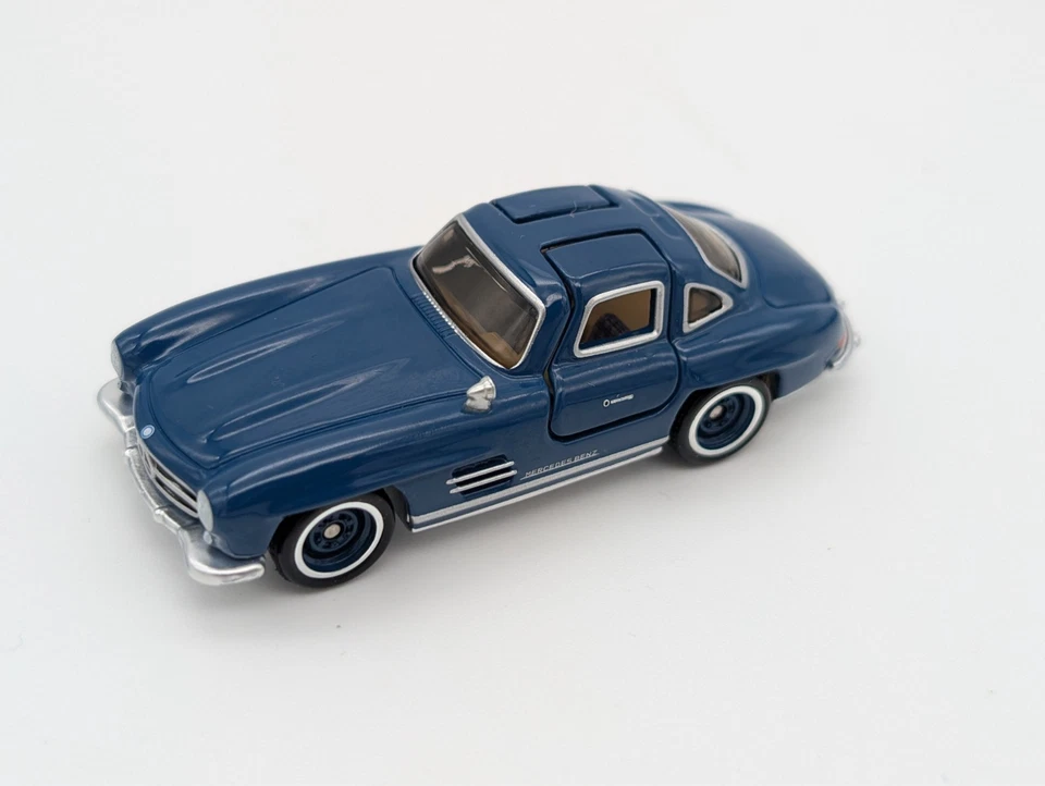 Mattel Brick Shop Hot Wheels Mercedes-Benz 300 SL - Real Rider con estuche de acrílico Foto 2 de 4