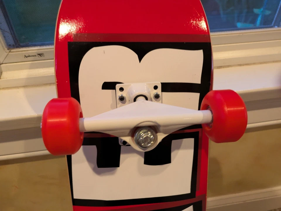 BAKER Monopatín Completo - Base Roja, Letras Blanco y Negro - Totalmente Nuevo Foto 2 de 4