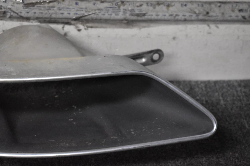 Audi S4 Premium 2020-2023 punta de escape derecha OEM de fábrica Foto 3 de 4