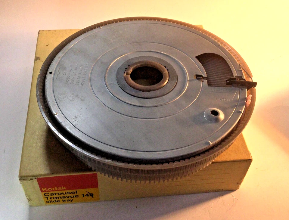 Kodak Carousel Transvue 140 Slide Tray . TO WATCH SLIDES THIS IS A SQUARE DEAL - Image 3 of 4
