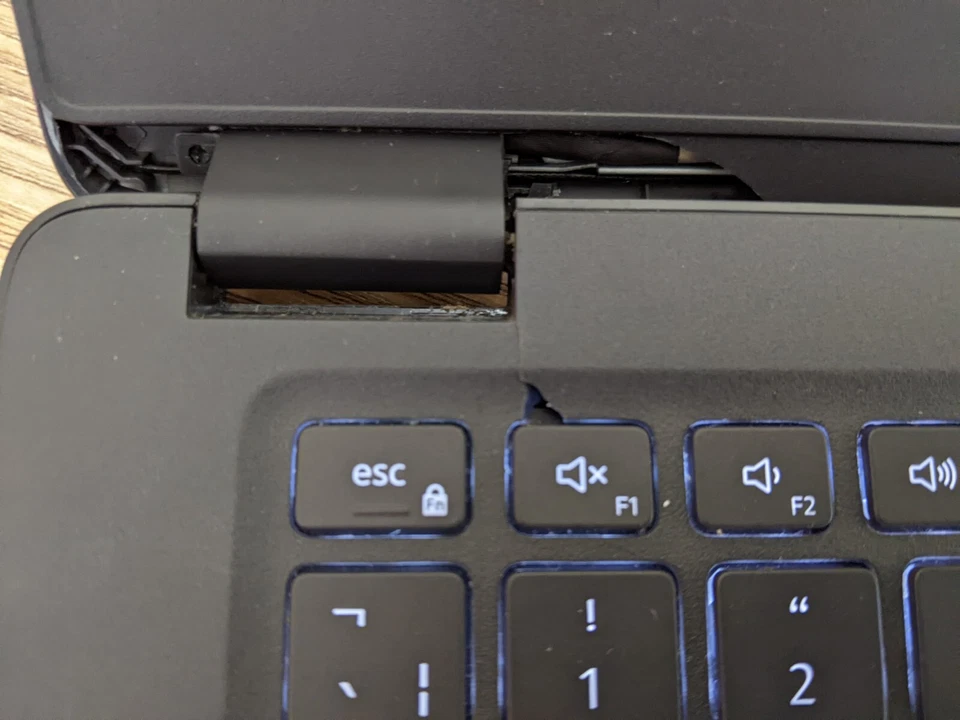 Dell Latitude 3410 Core i5 10310U 2.2GHz 8GB RAM 256GB SSD 14.1" Screen Laptop - Image 4 of 4