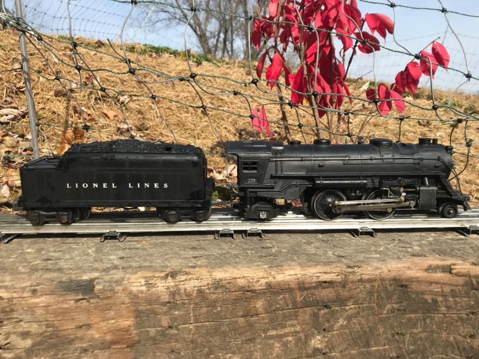 Lionel Prewar 229 Engine with 2666W whistle tender - Image 2 of 4