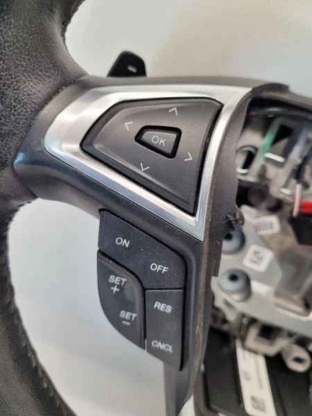 Volante Ford Edge 2015-2018 com pás de mudança de cruzeiro - Imagem 3 de 4