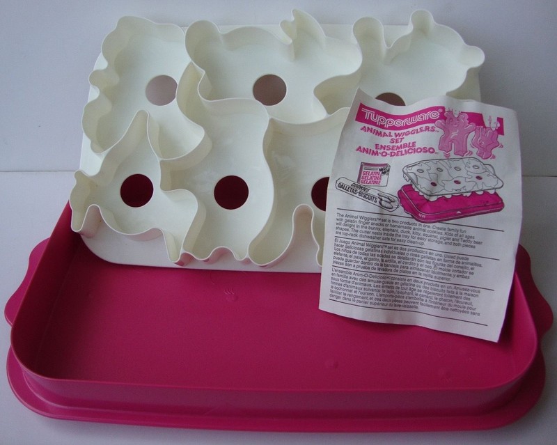 Tupperware Animal Wigglers Set Ensemble w/Booklet **Jigglers Mold