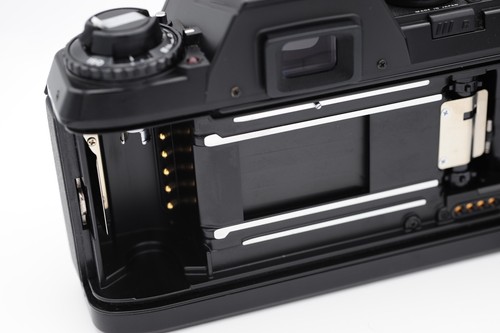 Nikon F-301 program/Auto/Manual SLR camera. MINT- cond. +strap. FREE P&P! - Picture 10 of 12