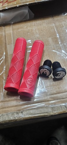 Phoenix Pro Scooters Premium Hand Grips Gray,Red,Olive - Picture 4 of 7