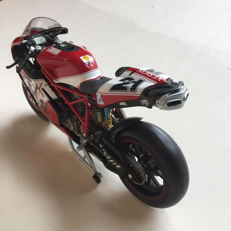 Ducati 999 F07 Wsb 2007 Troy Bayliss Signed Display Item Collectible - Image 3 of 4