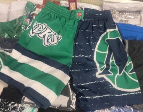 Dallas Maverick Jumbotron NBA Shorts Large - Picture 2 of 6