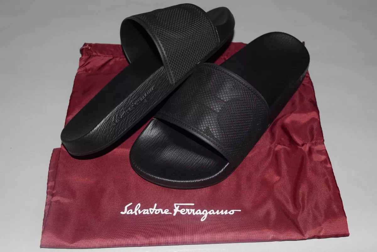 NIB Salvatore Ferragamo Pool Slides Groove 7 Black sz 7 Sandals Flip Flops Nero