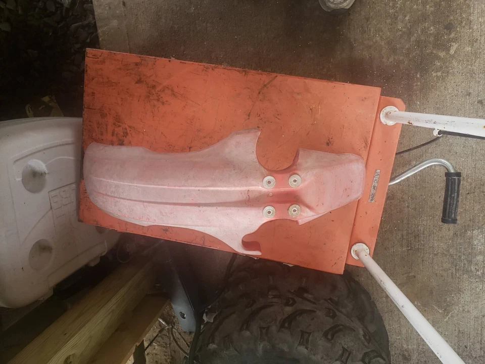 Guardabarros delantero rojo OEM Honda XR 200 R XR 250 R 1984-1985 Foto 4 de 4