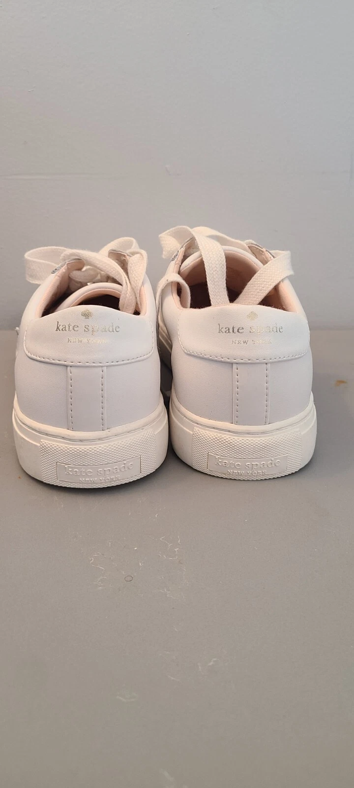 Sneakers da donna bianche Kate Spade Angelise taglia 9 5B in pelle forate