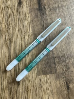 Uni-Ball AUGENNADEL Spitze 0,7 mm GRÜN Tintenroller, UB-187S (PKT 2 STIFTE)