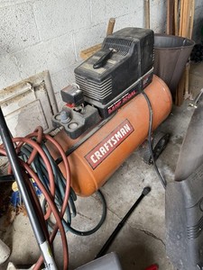 Craftsman 5.5 HP 30 Gal single Cylinder/oil Free Air Delivery 