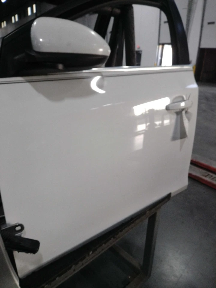 Conjunto de puerta delantera izquierda usado se adapta a: Chevrolet Cruze Express 2012 delantero descendente Foto 2 de 4