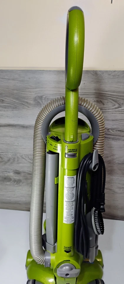 Eureka Optima Model 431 Lightweight Bagless Upright Vacuum Cleaner - Image 4 of 4