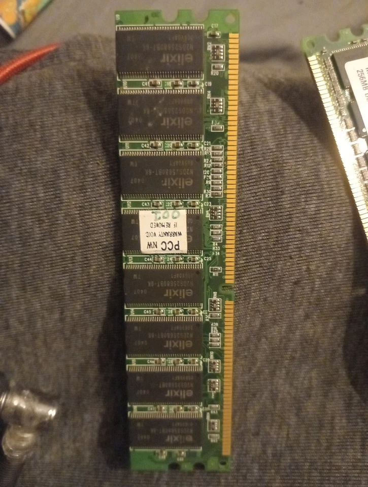 Elixir RAM M2U51264DS8HB3G-6K 512MB DDR-333 PC2700U-25330 - Image 2 of 2