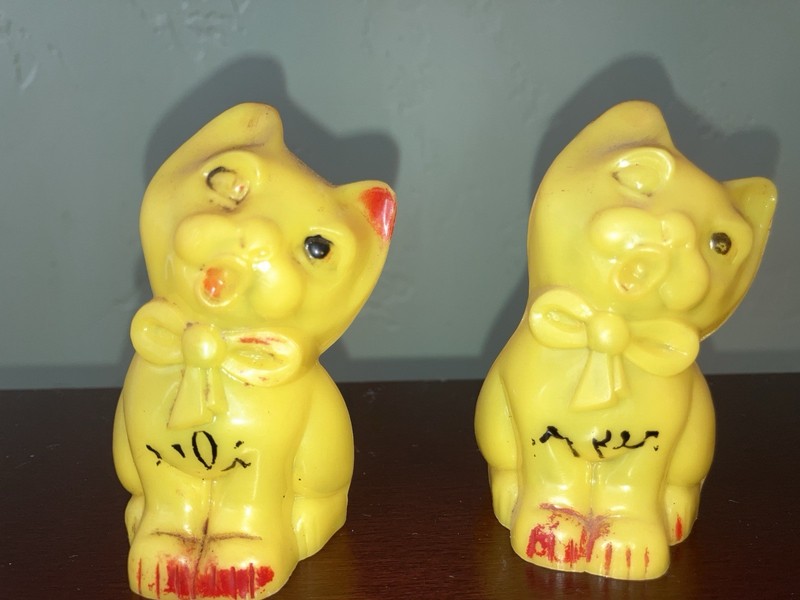 Yellow Ceramic Cat Salt & Pepper Shakers Pair Set - Cat Animal Shaker Set