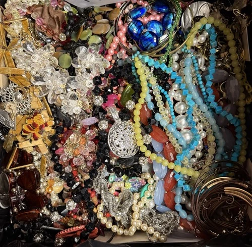 Huge 18 Pound Vintage to Now Costume Jewelry Good Use Wear Sell Craft Lot# GB16