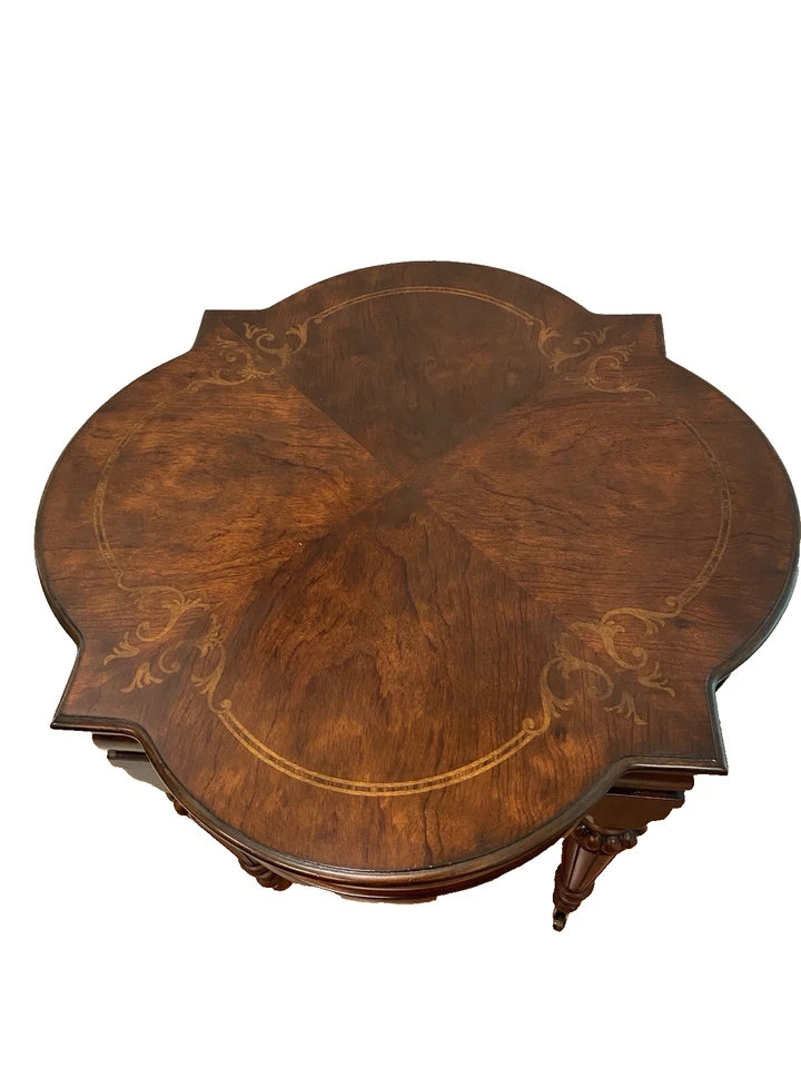 Mesa central auxiliar con incrustaciones de marquetería estilo mediterráneo italiano Ethan Allen Foto 2 de 4