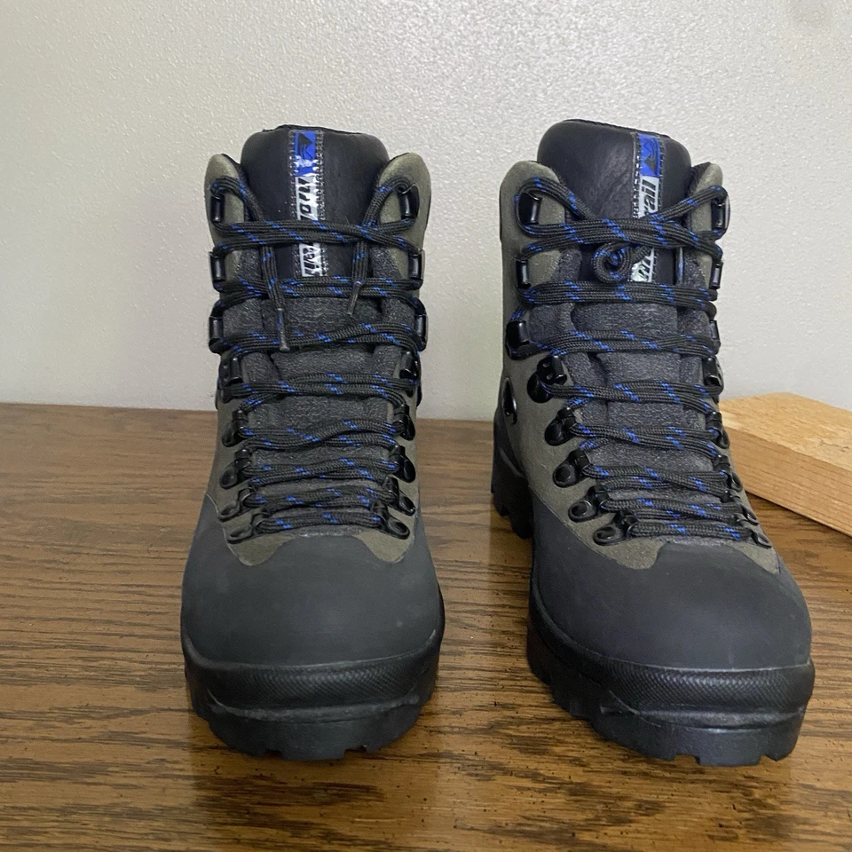 Montrail Olympus Women's Mountaineer Hiking Boots - Size 7 - Image 4 of 4