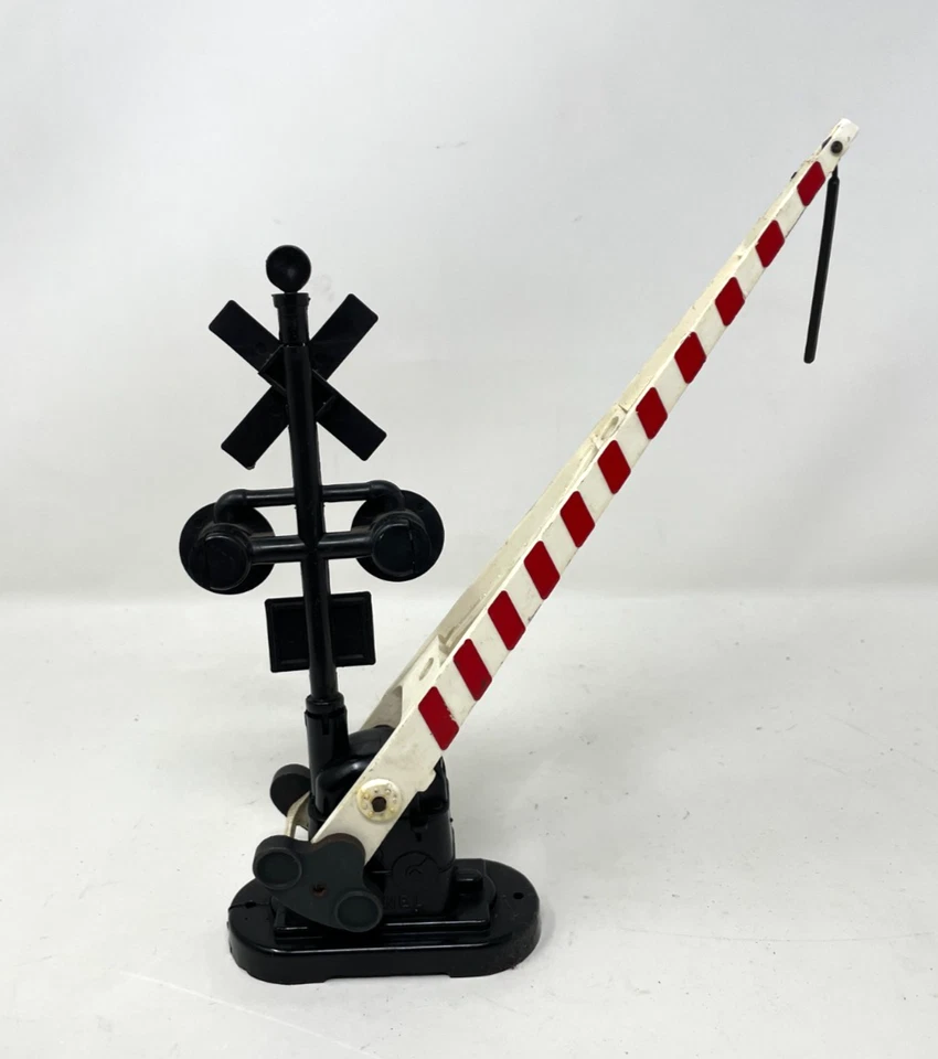 MTH Automatic Crossing Gate & Signal O/O27 Gauge - Image 3 of 4