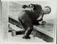 1977 Press Photo Comedian Flip Wilson drags himself out of pool in Mission Viejo