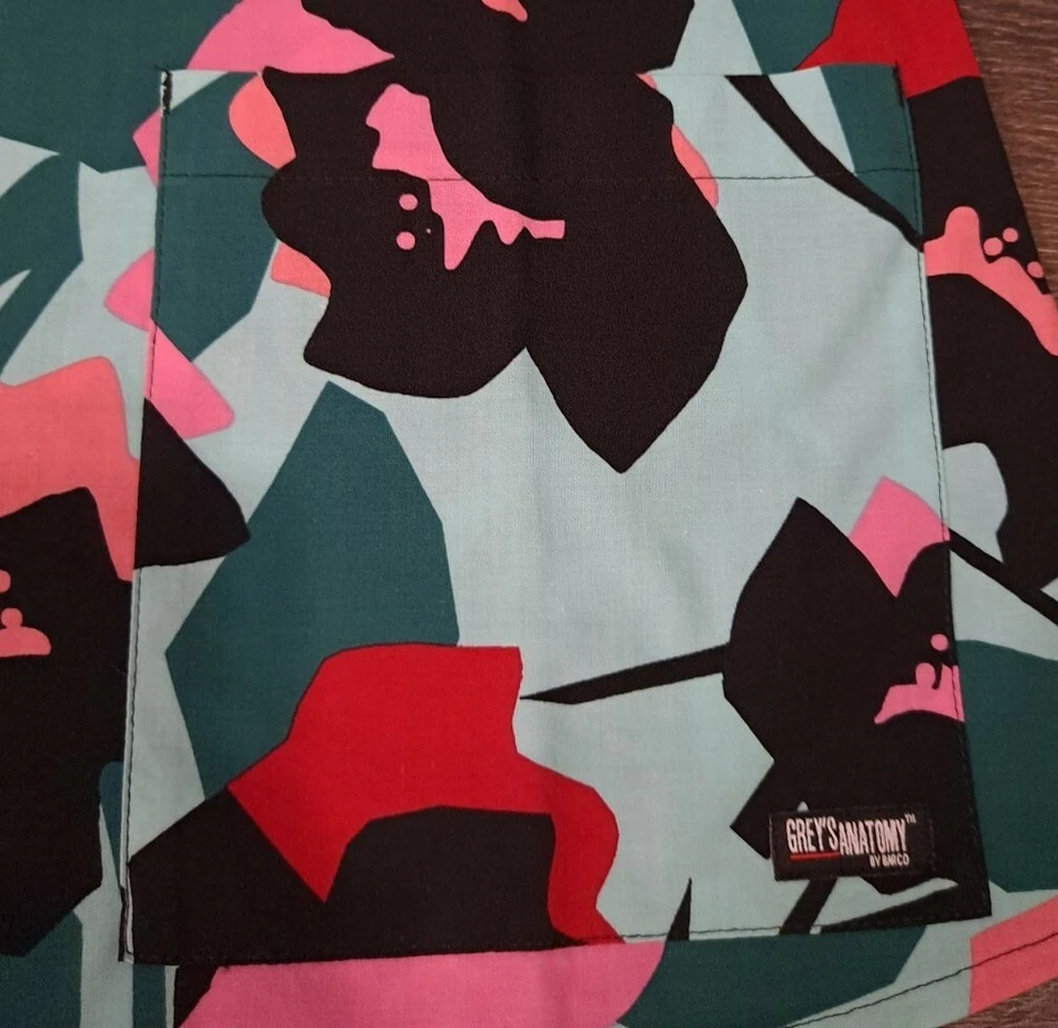 Women's Floral Grey's Anatomy Scrub Top in Size X-Small Sku #15 - Image 4 of 4