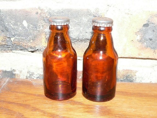 Vintage Fort Pitt Beer Advertising 3" Miniature Bottles Salt & Pepper Shaker Set - Picture 2 of 4