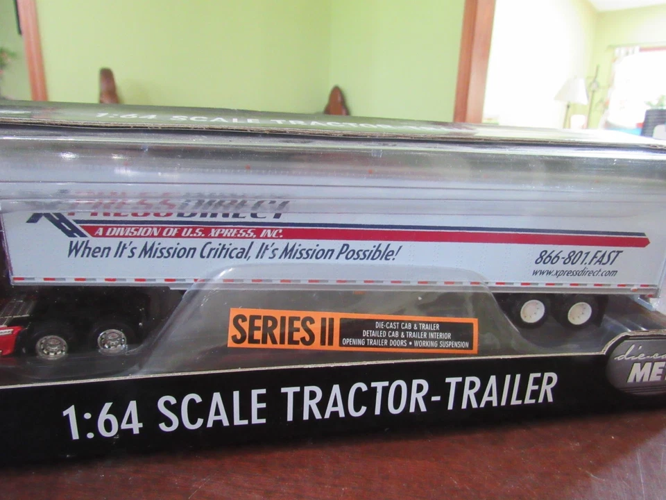 Tractor/remolque directo Freightliner Xpress DCP 1/64 #30364 - NUEVO EN CAJA Foto 2 de 4